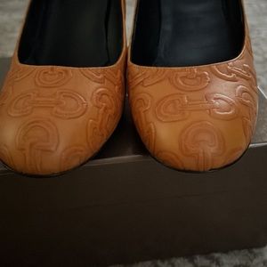 Gucci embossed leather wedge- 💯 authentic